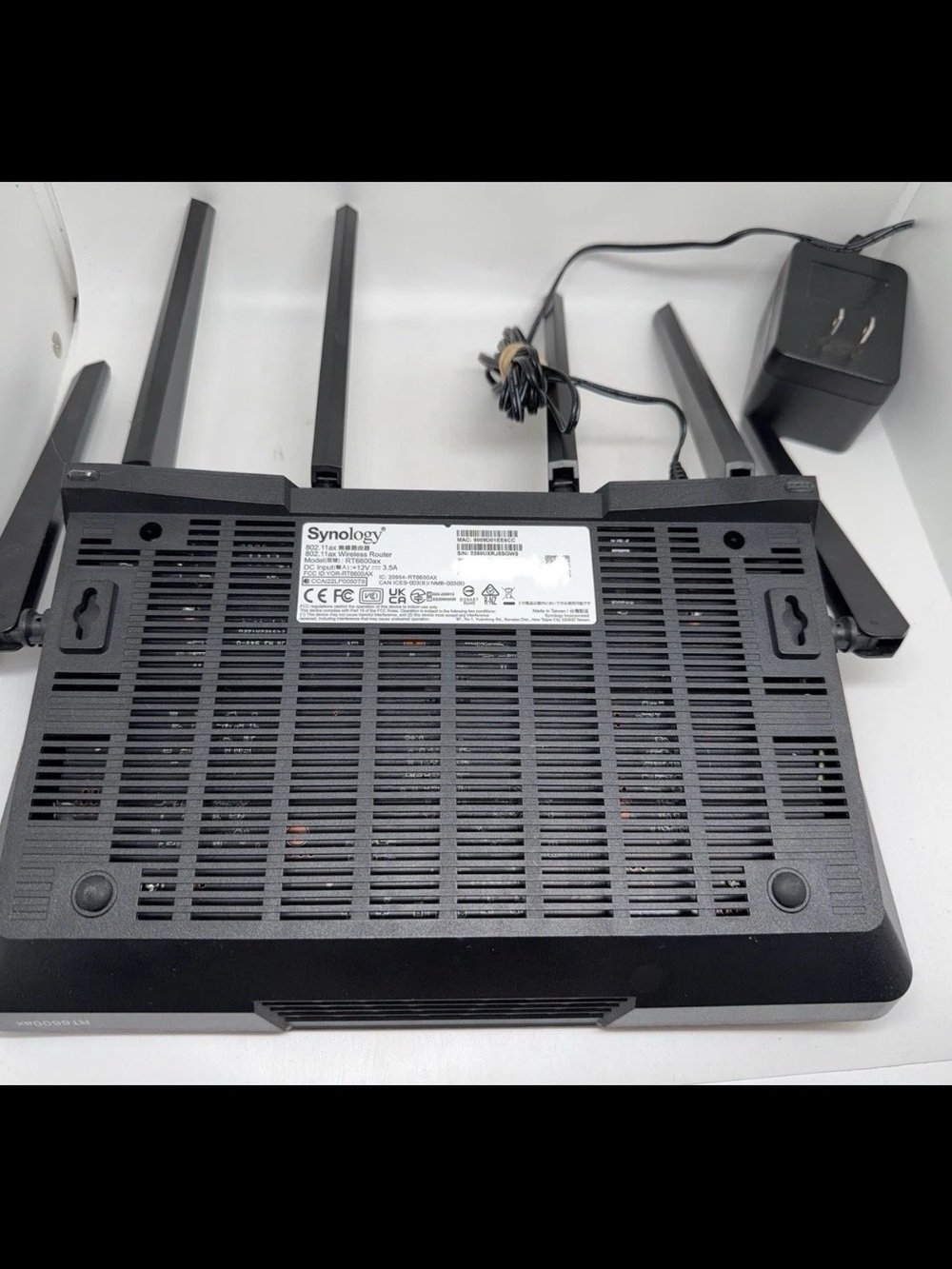 Black Wireless Router - High-Performance Networking - Picture 3 of 11